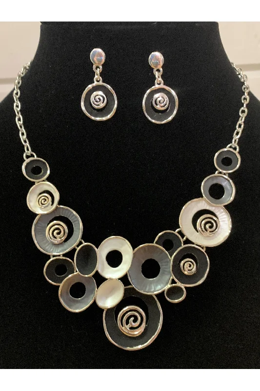 Emma Black And White Metal Circle Necklace Set